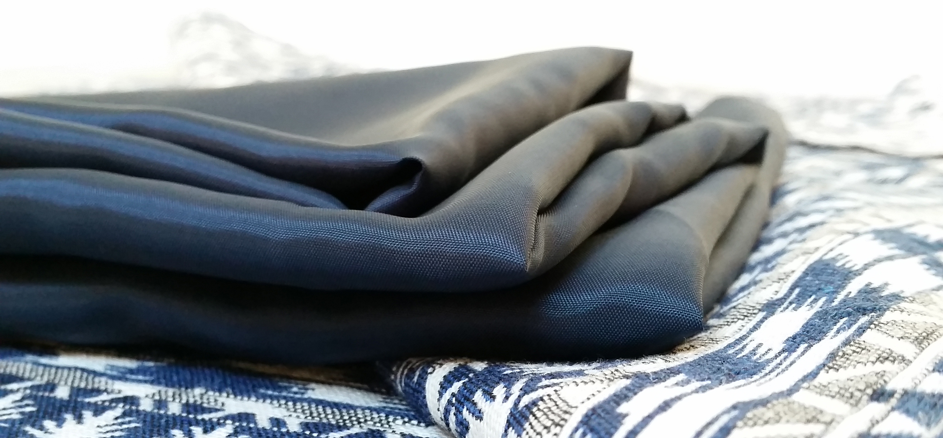 Doublure Tissu Robe Vêtements Affiche 4 Couleurs Polyester Matériau 150 cm Shimmer